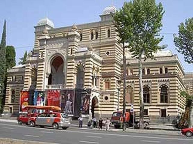 Parilament On Rustaveli 4 Rooms Τυφλίδα Εξωτερικό φωτογραφία